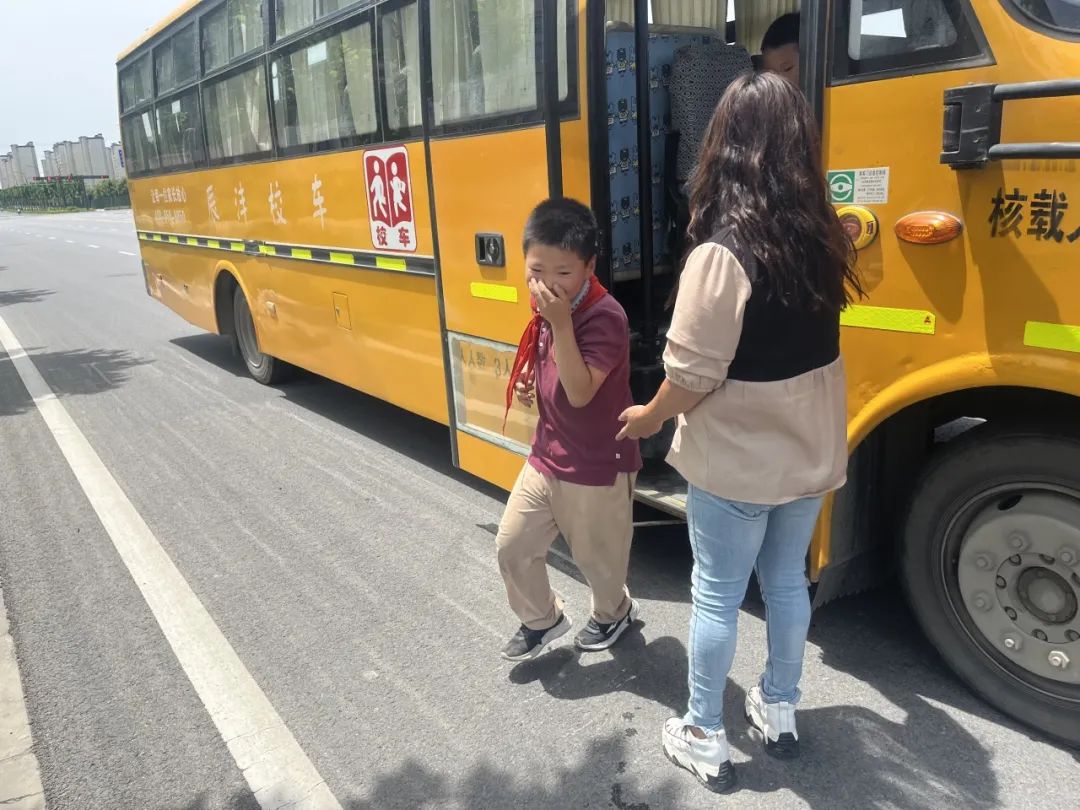 校車(chē)應(yīng)急演練 筑牢安全防線(xiàn)