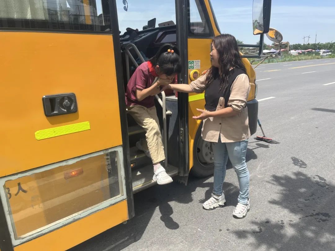 校車(chē)應(yīng)急演練 筑牢安全防線(xiàn)