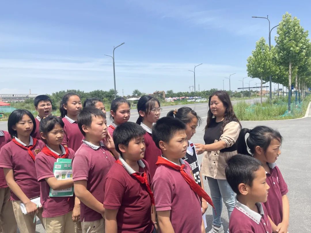 校車(chē)應(yīng)急演練 筑牢安全防線(xiàn)