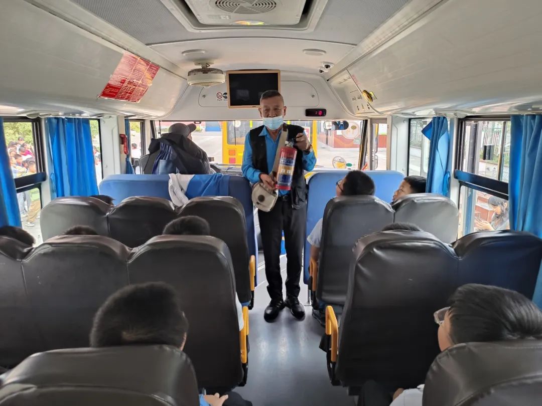 平安乘車 安全“童”行——白廟小學(xué)開展校車安全教育系列活動(dòng)