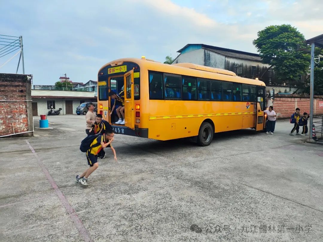 【陽光校園 活力一小】校車安全演練，為學生保駕護航