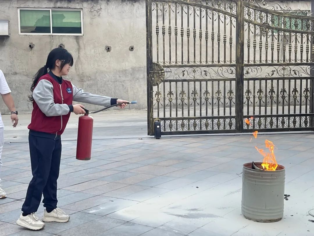 【校車安全】平安乘車，為愛護航——成田實驗幼兒園校車安全應急演練