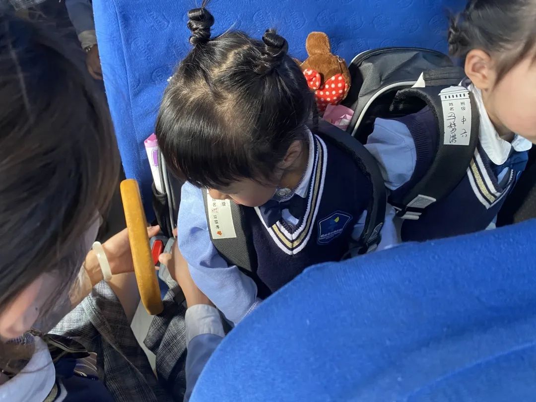 【校車安全】平安乘車，為愛護航——成田實驗幼兒園校車安全應急演練