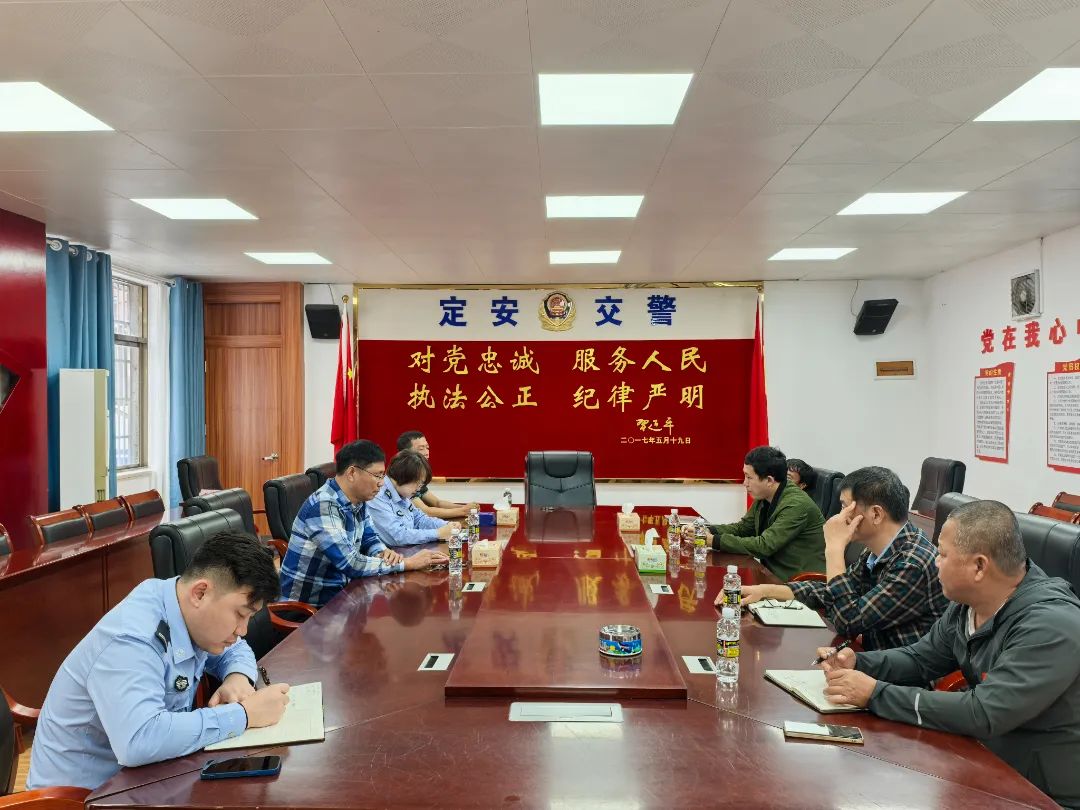 定安公安交警嚴(yán)把校車安全關(guān)，筑牢學(xué)生“安全路”！