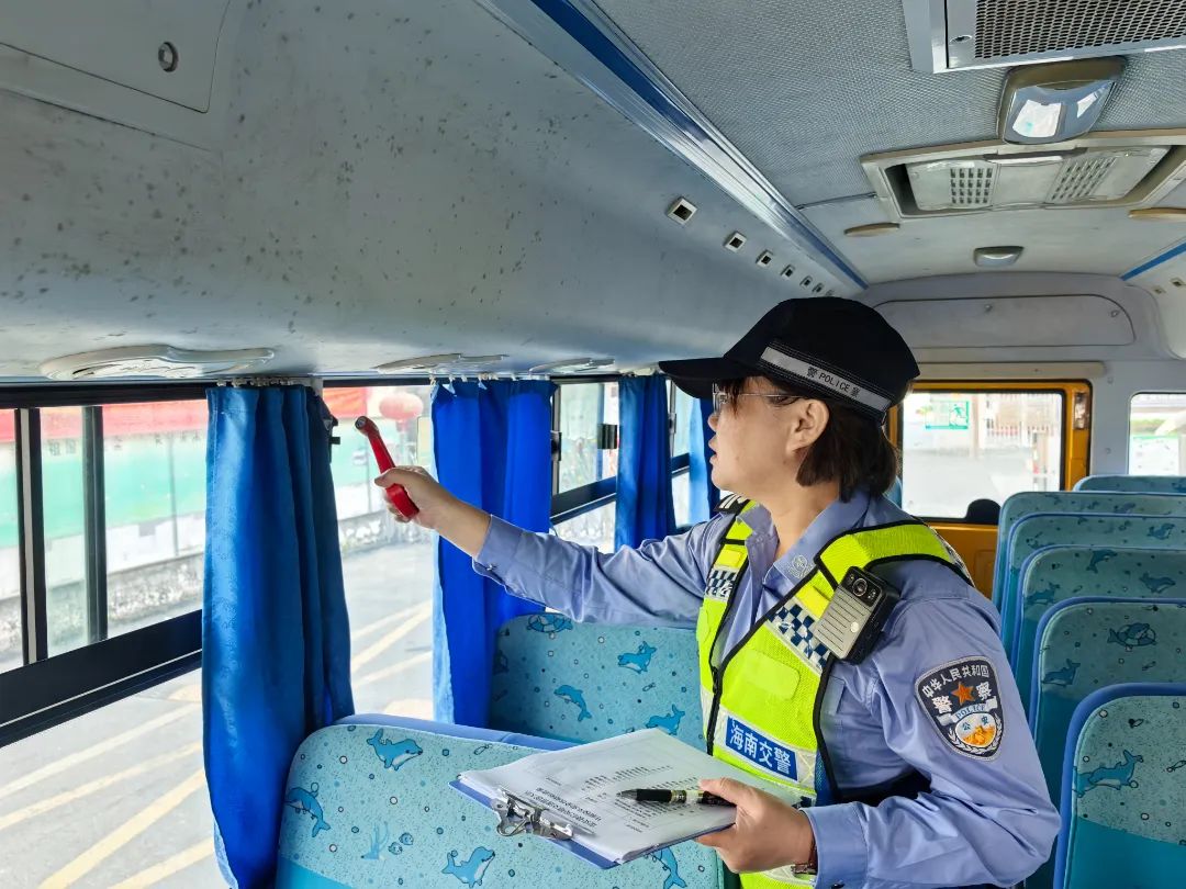 定安公安交警嚴(yán)把校車安全關(guān)，筑牢學(xué)生“安全路”！