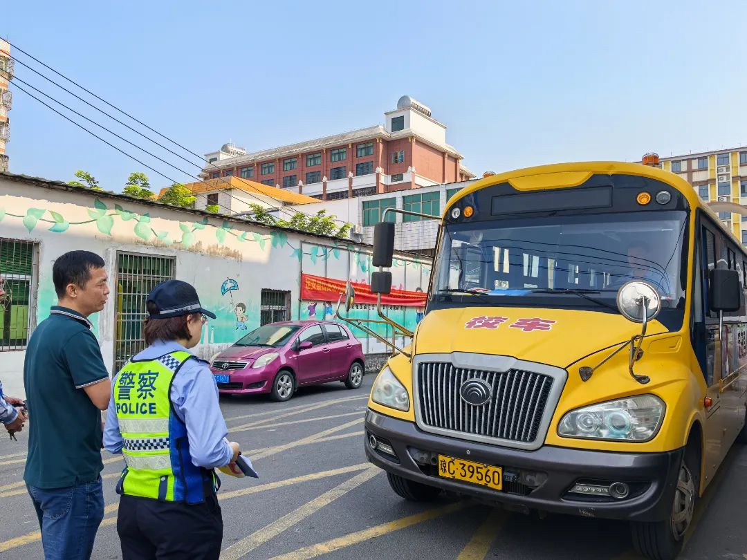定安公安交警嚴(yán)把校車安全關(guān)，筑牢學(xué)生“安全路”！