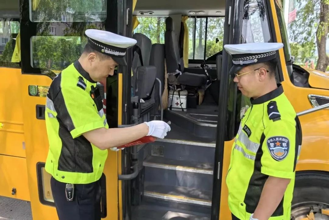 大海林分局交警大隊(duì)開展校車安全檢查工作為校園安全“加碼”