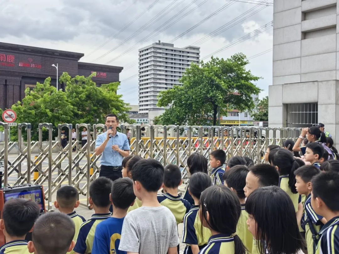 聚焦安全，守護校園——紫南小學校車安全應急疏散演練
