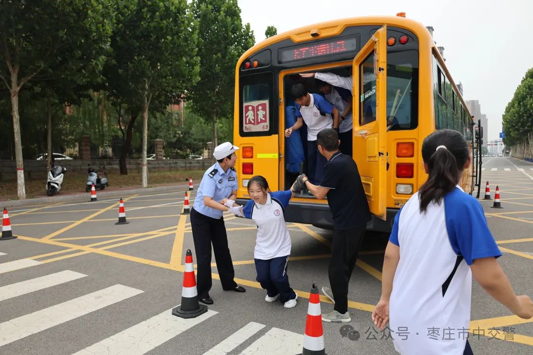 吹響“平安哨” 嚴把“安全關” 讓校車“跑”得更安全！