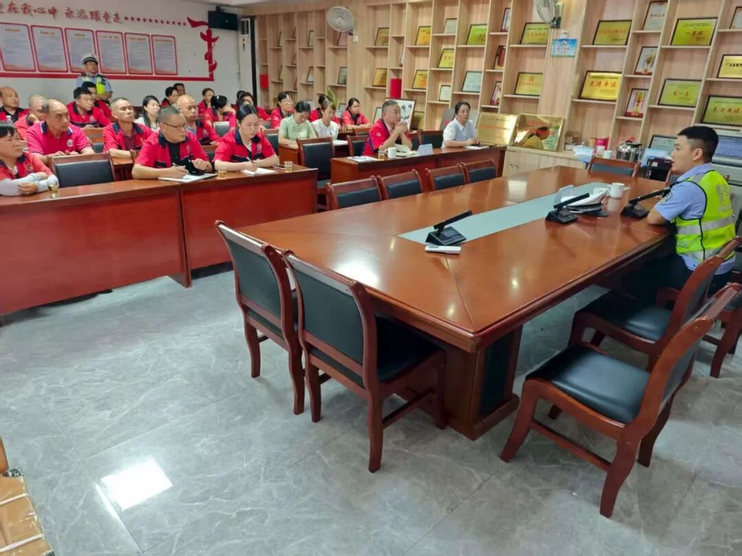 校車安全筑防線,平安上學暖心間 校車安全筑防線,平安上學暖心間