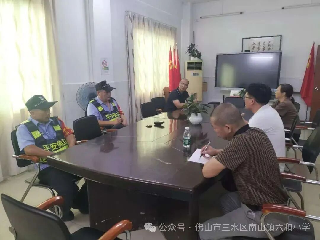 快樂乘車，安全同行——南山鎮六和小學2025—2026學年校車消防逃生演練