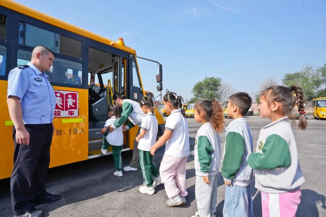 邯鄲冀南新區 | 開展幼兒園校車應急演練 筑牢校園安全防線 邯鄲冀南新區 | 開展幼兒園校車應急演練 筑牢校園安全防線