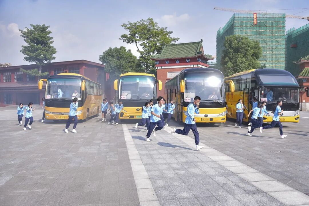 平安校園 | “駛”于安全, “乘”載希望 平安校園 | “駛”于安全, “乘”載希望