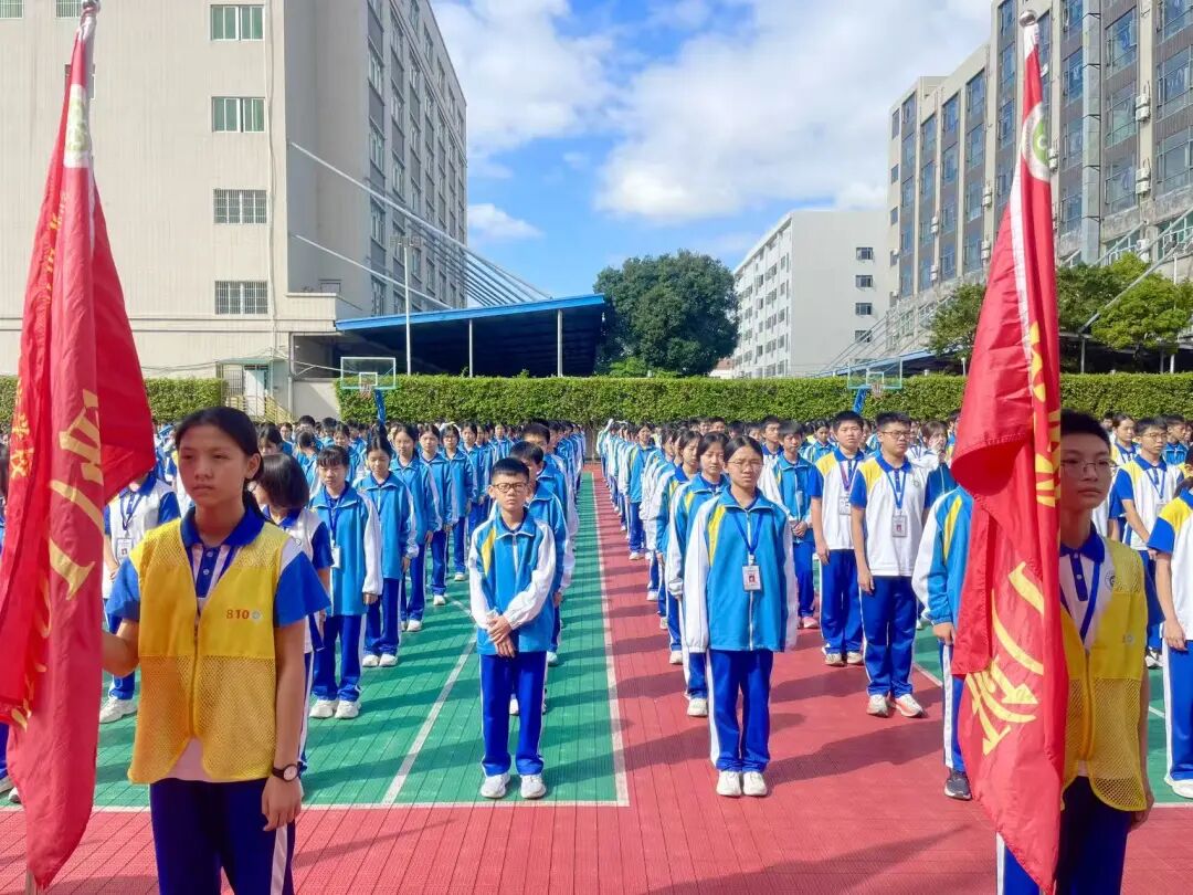 校車緊急疏散演練，為學子安全 “保駕護航”