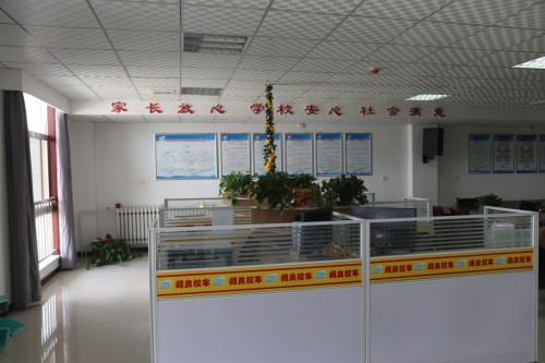 海格客車與閻良合力打造校車運(yùn)營(yíng)典范/ \