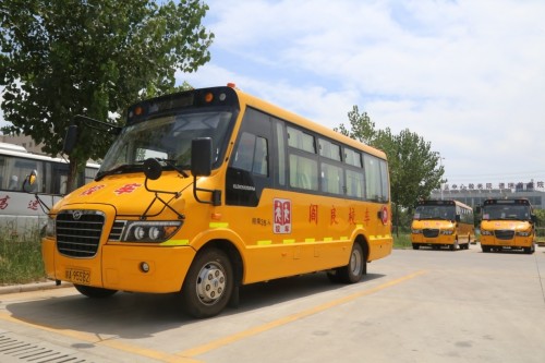 海格客車與閻良合力打造校車運(yùn)營(yíng)典范/ \