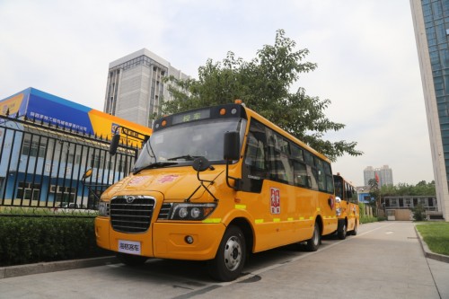 海格客車與閻良合力打造校車運(yùn)營(yíng)典范/ \