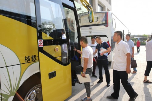 海格客車與閻良合力打造校車運(yùn)營(yíng)典范/ \