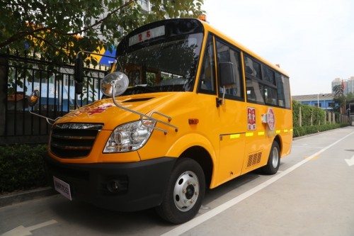 海格客車與閻良合力打造校車運(yùn)營(yíng)典范/ \
